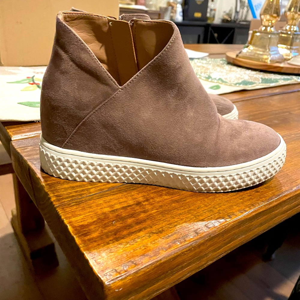 Aerosoles suede booties